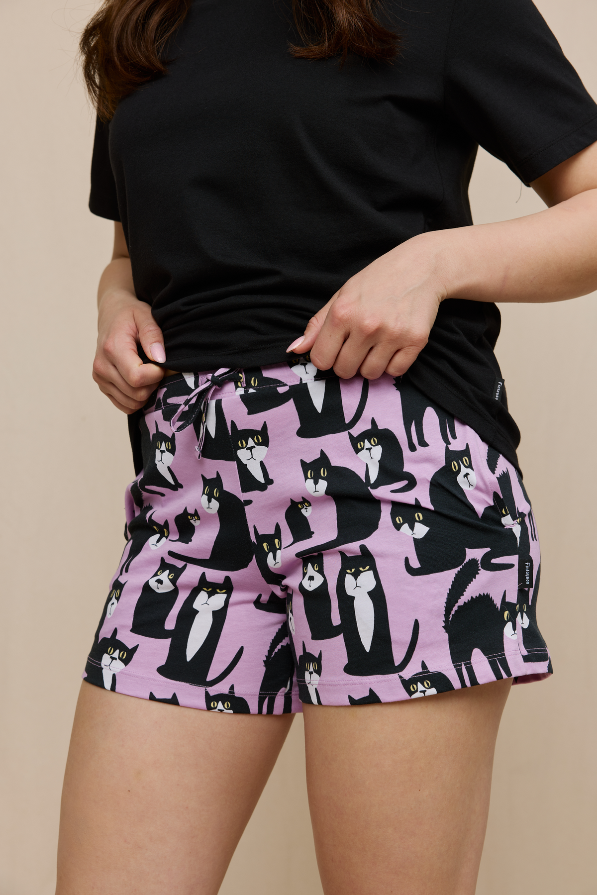 FW10005-439-M_2; Finlayson Spot the Dog Pyjama Malva / Musta / M 
