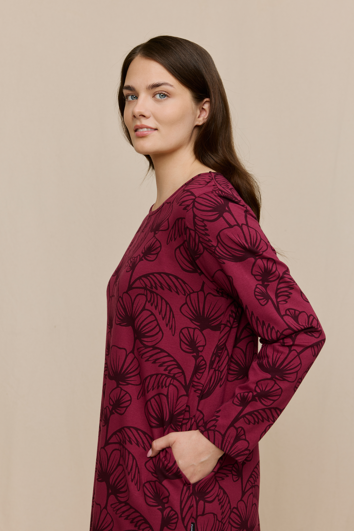 FW15008-471-L_3; Finlayson Deco Yöpaita Punainen / L 