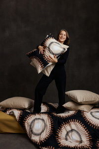 60712-4461-10-06; Finlayson Tuike Satiinipussilakanasetti Musta / Ruskea / 150x210 + 50x60 cm 