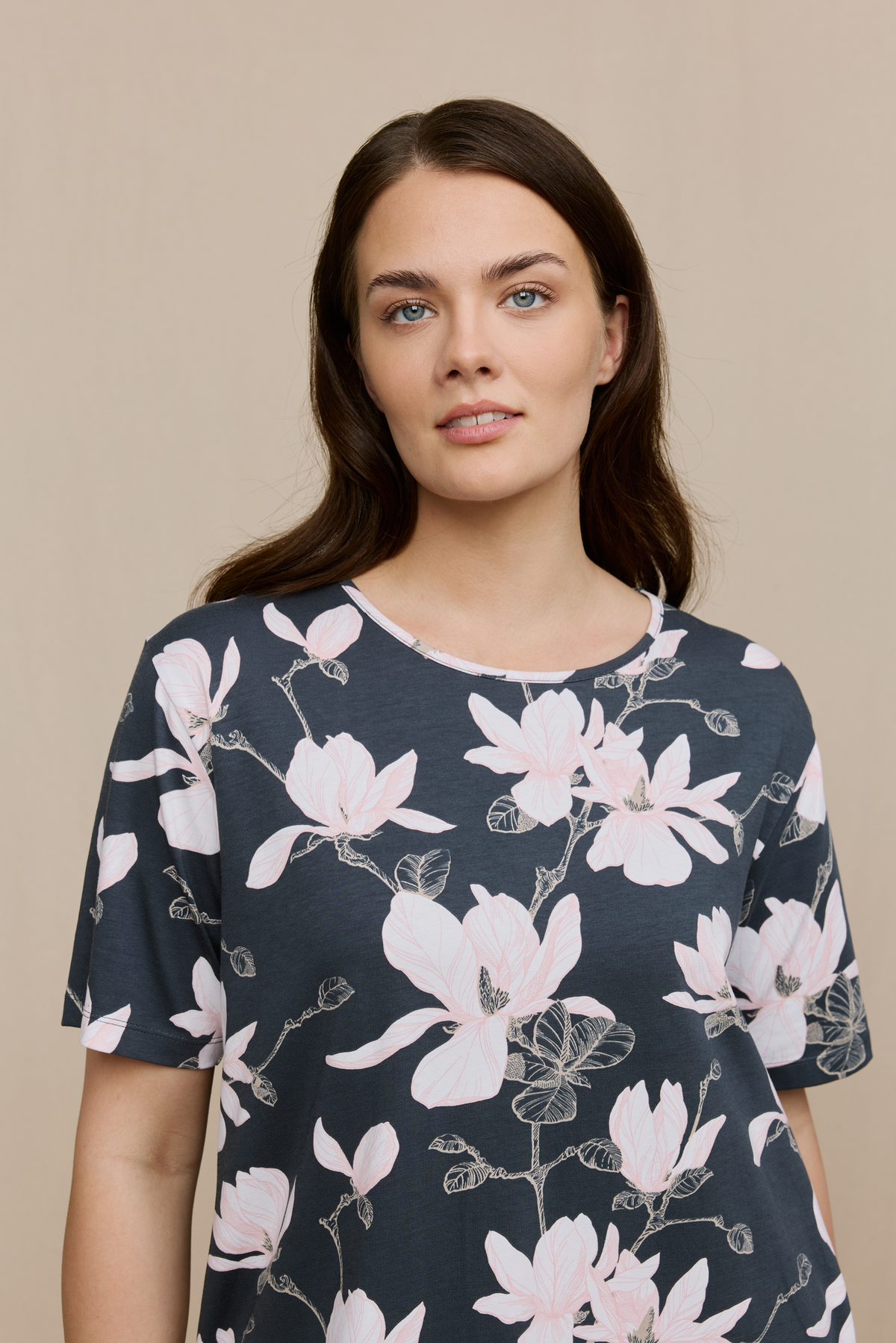 FW15005-998-S_1; Finlayson Magnolia Yöpaita Mustavalkoinen / S 