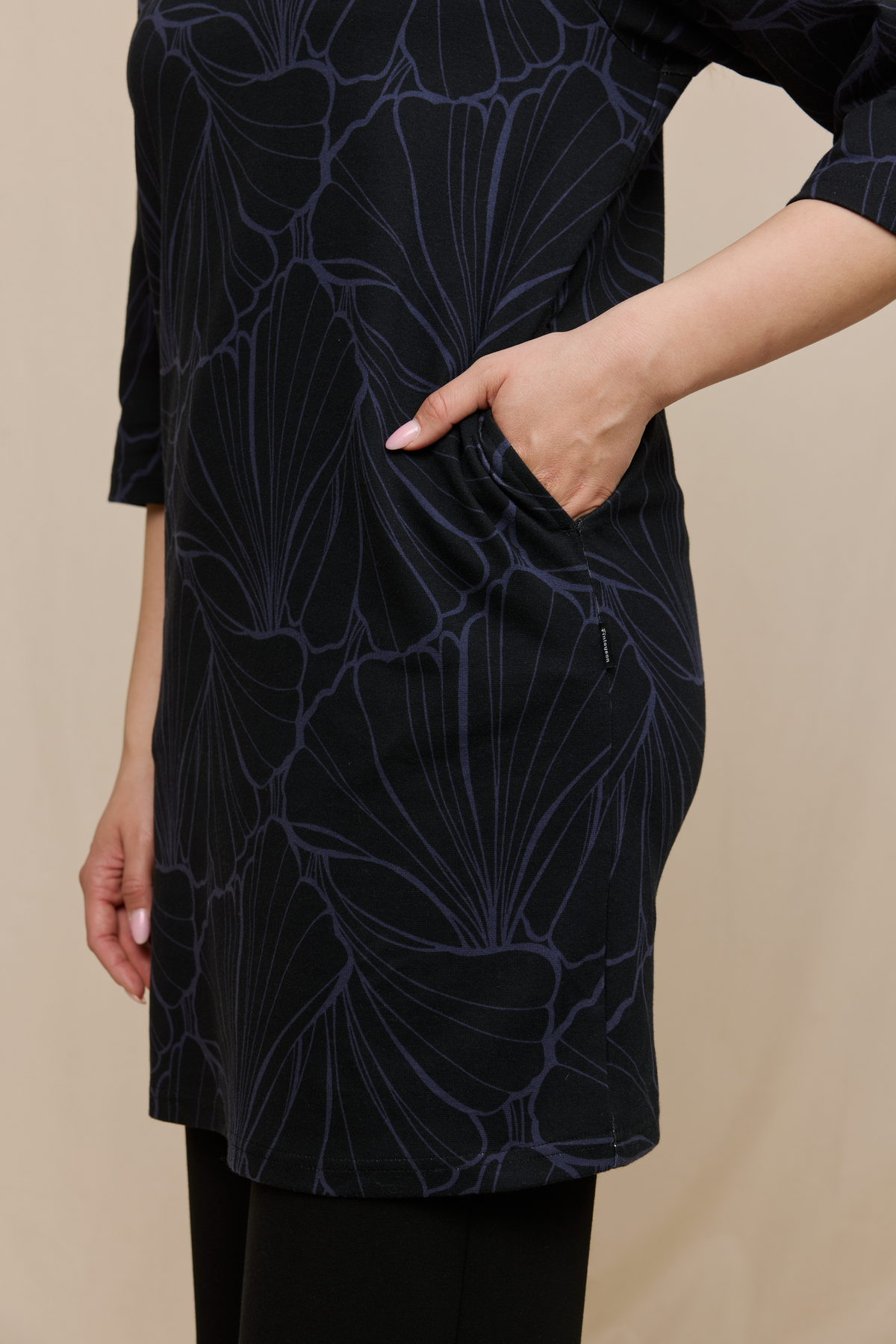 22950721003_7; Finlayson LILIA Mekko Musta / M 